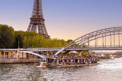 Paris Seine River Sightseeing Cruise with Commentary by Bateaux Parisiens