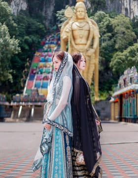 Batu Caves & Sari Experience with Batik Workshop 