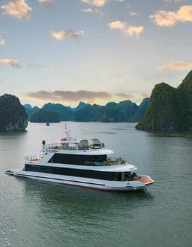 Cat Ba: D'Charme Luxury Cruise Explore the Beauty of Lan Ha Bay