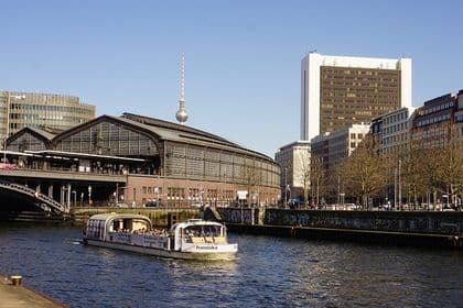 1 h Boat Tour, rainproof, panoramic roof + live Guide (Ger/Engl)