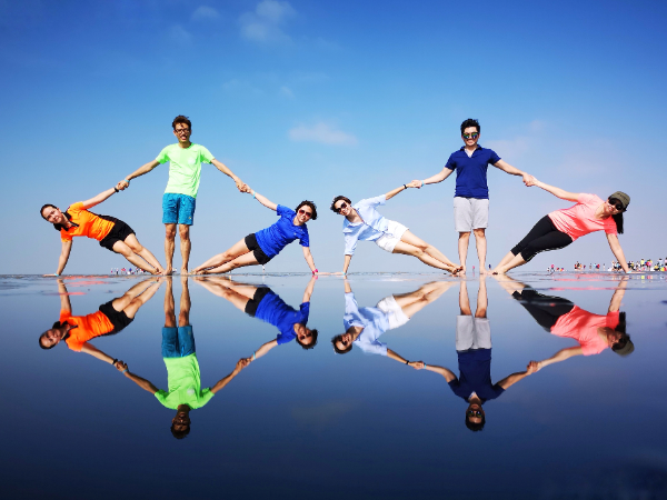 Arrive at Sky Mirror and take pictures (approximately 45-60 minutes)