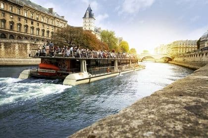 Seine River Sightseeing Cruise and Lunch at Le Bistro Parisien