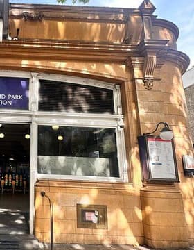 Save Upto 50%. Secret Local. Christmas Special Notting Hill Tour