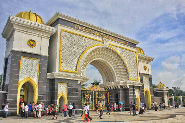 King's Palace (Istana Negara) – Photo stop
