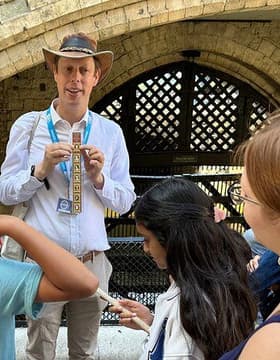 Kid Friendly Tower of London Tour with Expert Local Guide
