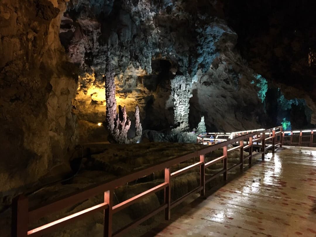 Khám phá hang động Ngườm Ngao - Thác Bản Giốc