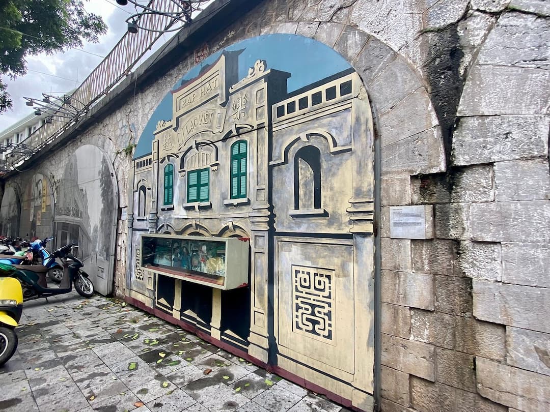 Phung Hung Mural Street