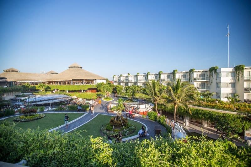 Beachwalk Shopping Center