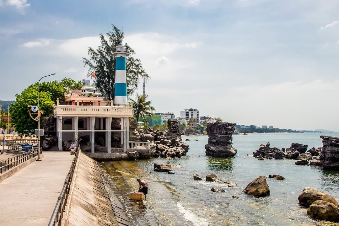 Dinh Cau Rock (cau Temple)