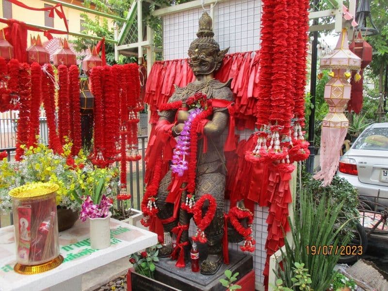 Khlong Ong Ang Night Bazar