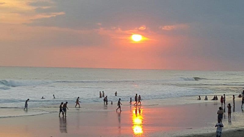 Pantai Batu Mejan (Echo Beach)