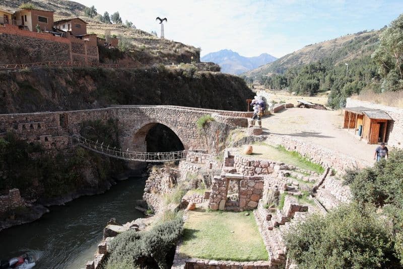 Puente Colonial de Checacupe