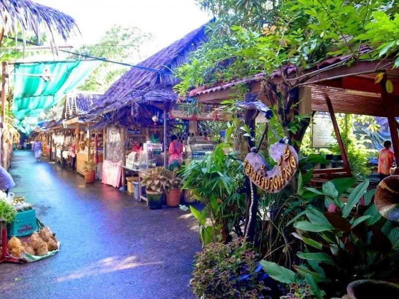 Bang Nam Phueng Floating Market