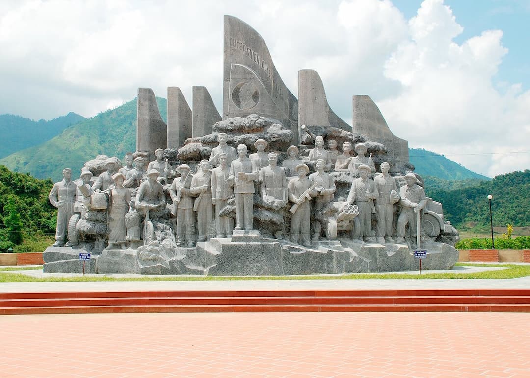 Khu Di Tich Lich Su Muong Phang