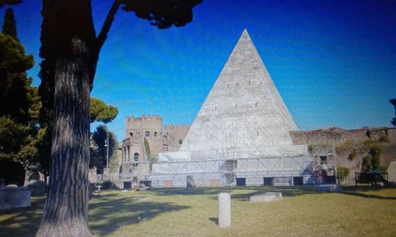 Piramide Cestia