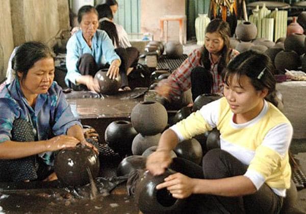 Vietnamese Lacquer Painting - Ha Thai Village